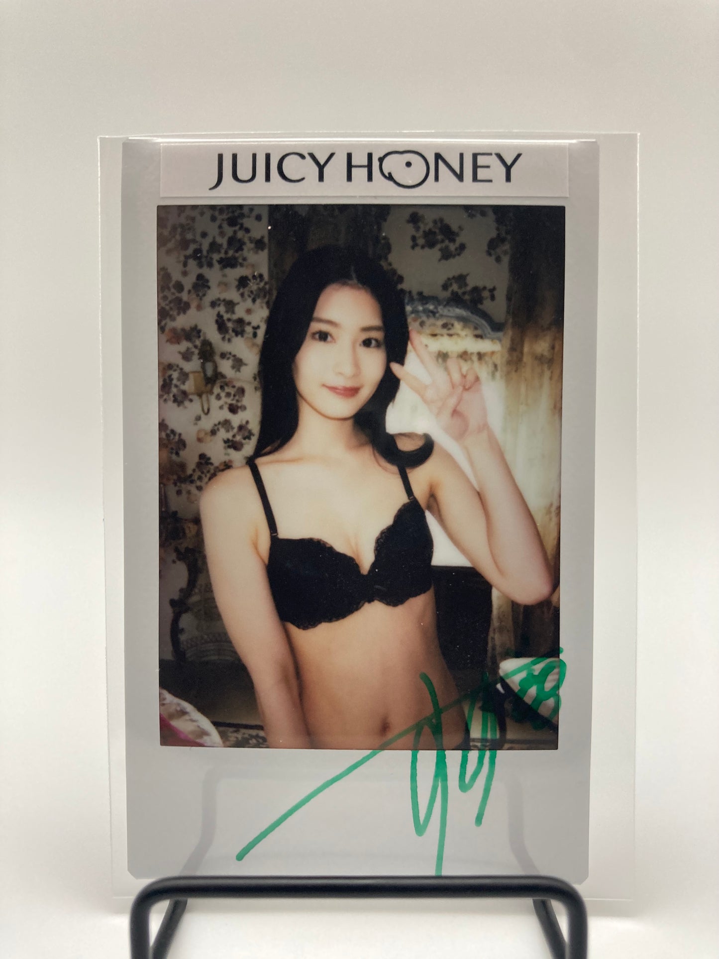 Suzu Honjo Juicy Honey Cheki Instax Polaroid Photo Autographed Signed Authentic Japan